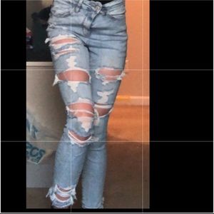 American eagle light blue skinny jeans is size 10